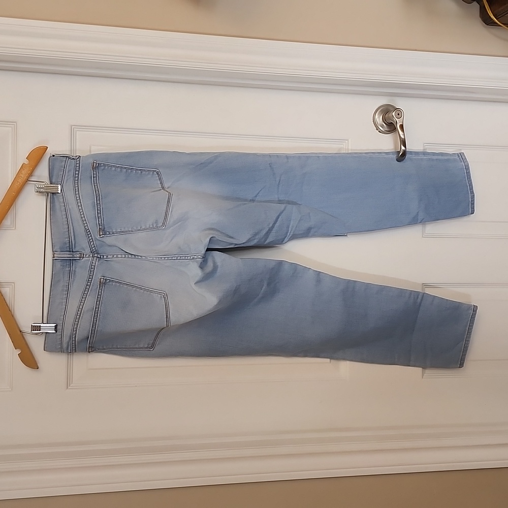 J. CREW Stretch Light Wash Denim. Style C6022. Size 29. - Picture 4 of 7